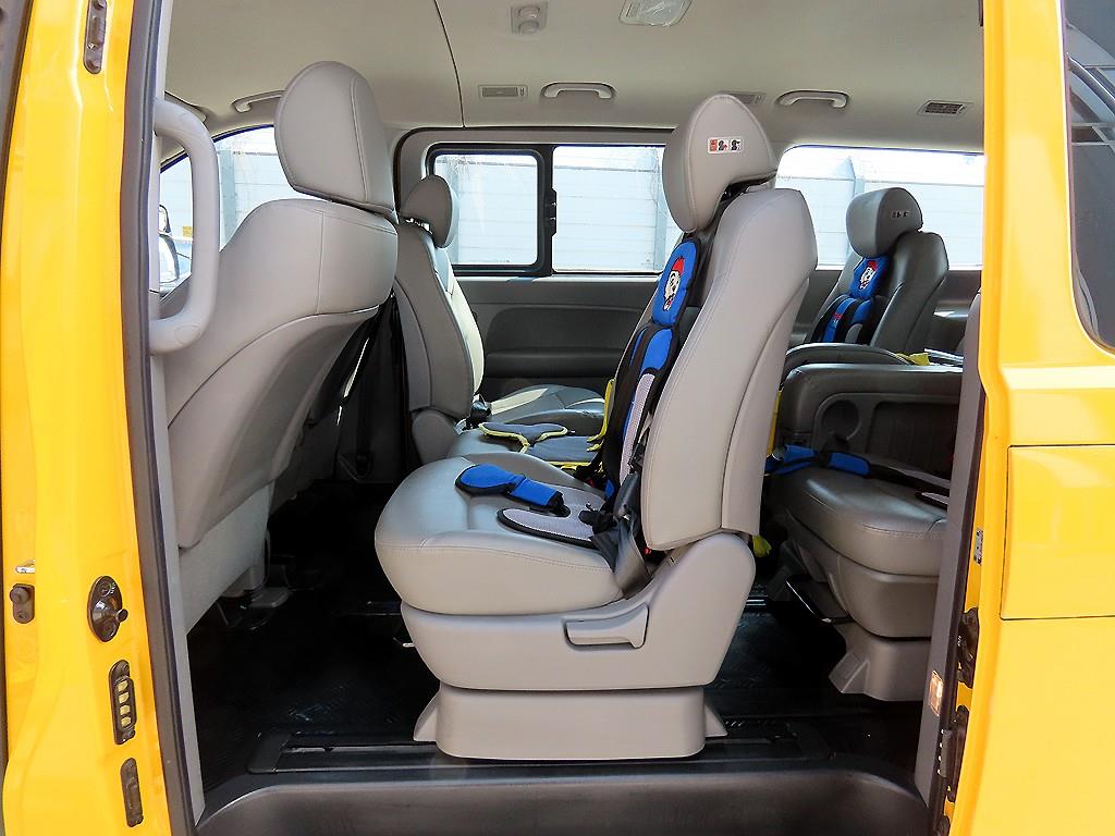 HYUNDAI Starex - Vista 6