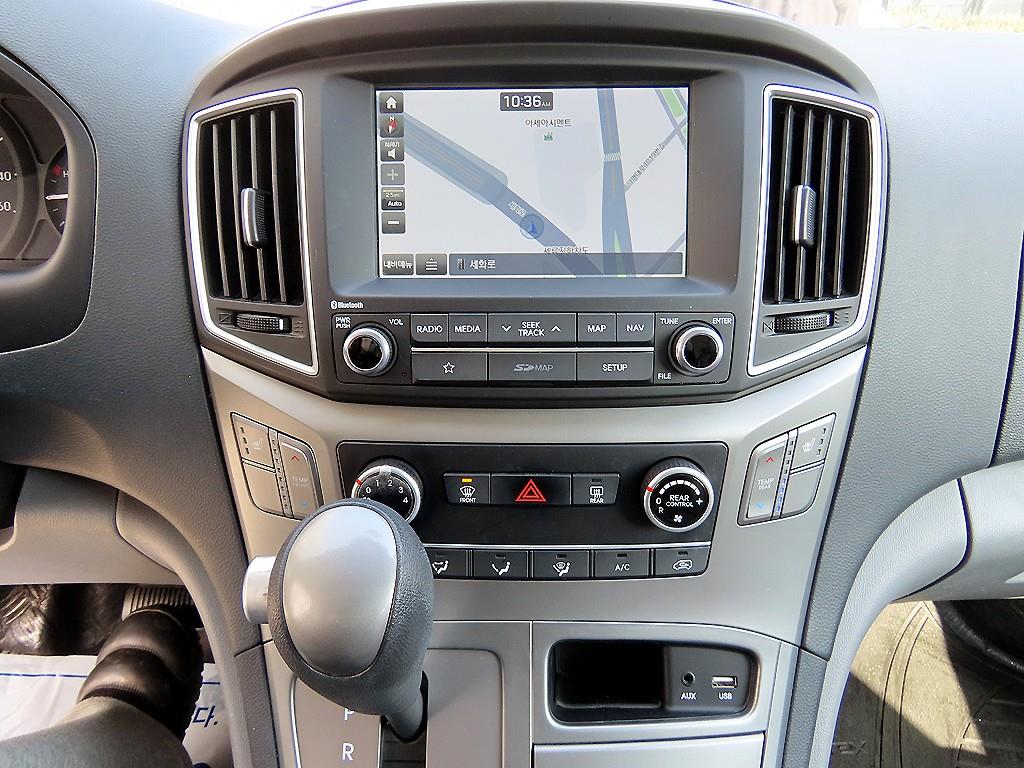 HYUNDAI Starex - Vista 12