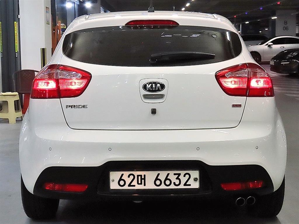 KIA Pride - Vista 5