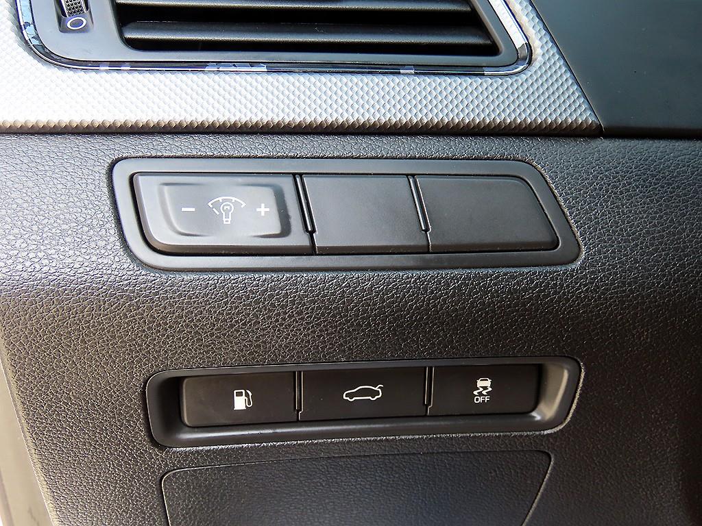 HYUNDAI Sonata - Vista 12