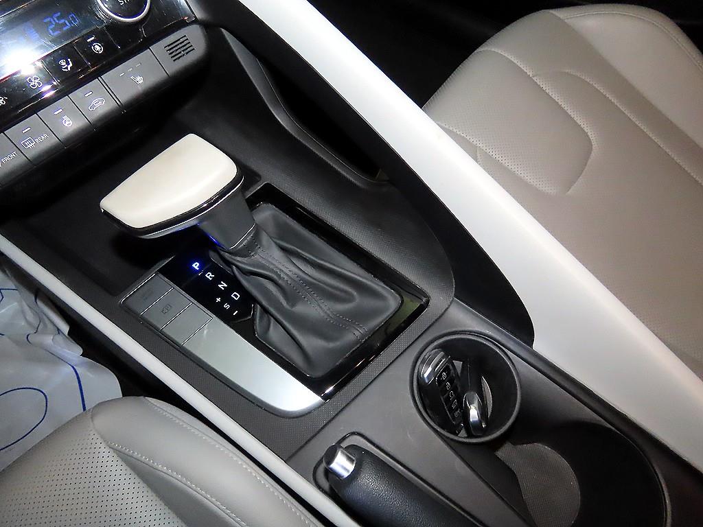 HYUNDAI Avante - Vista 12