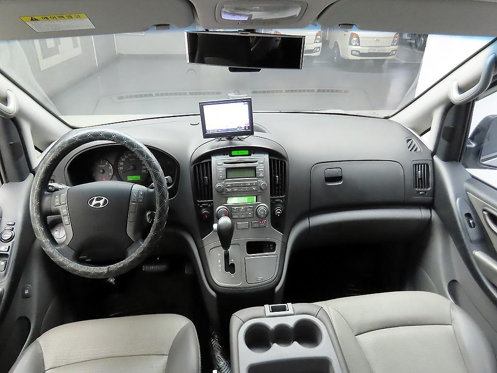 HYUNDAI Starex - Vista 8