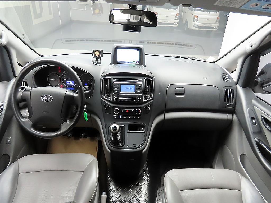 HYUNDAI Starex - Vista 8