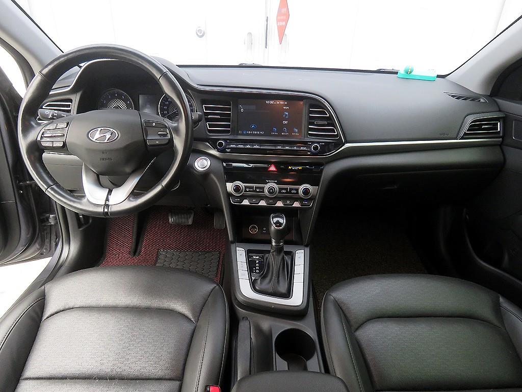 HYUNDAI Avante - Vista 7