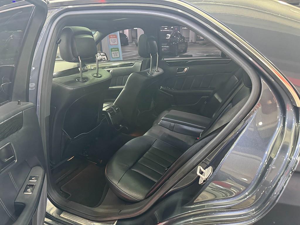 Mercedes Benz E class - Vista 7