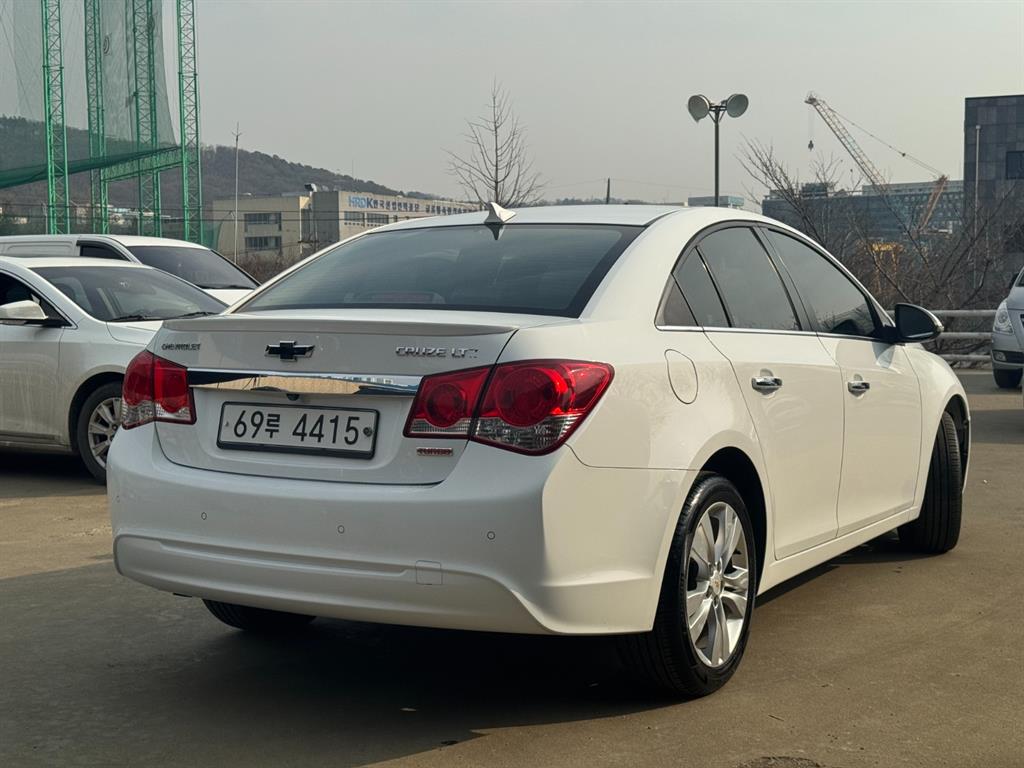 Chevrolet Cruise - Vista 4