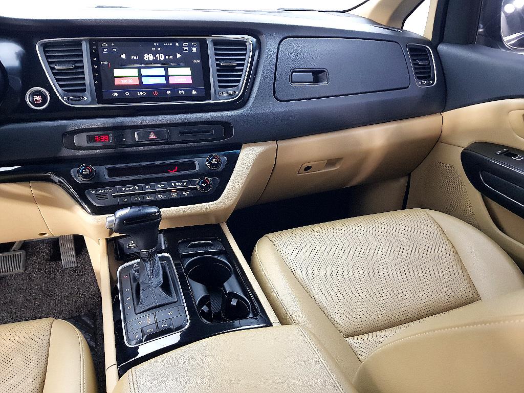 KIA Carnival - Vista 10