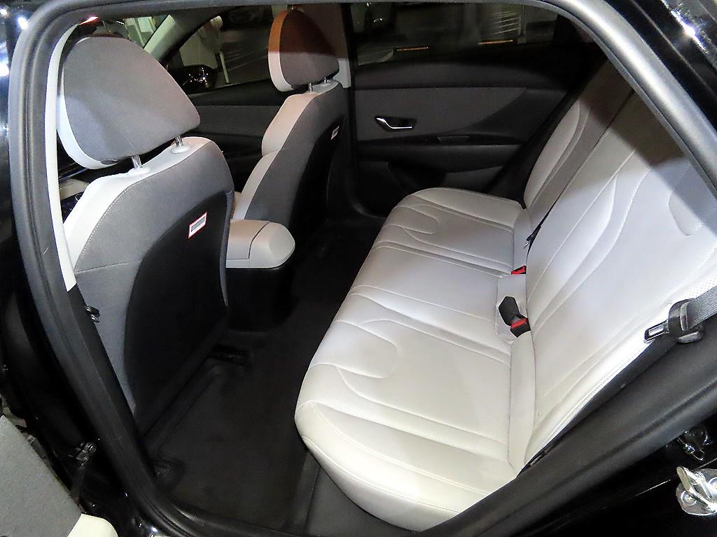 HYUNDAI Avante - Vista 7