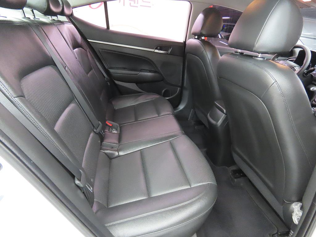 HYUNDAI Avante - Vista 6