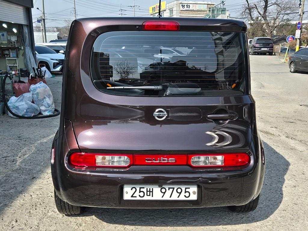 Nissan Cube - Vista 4