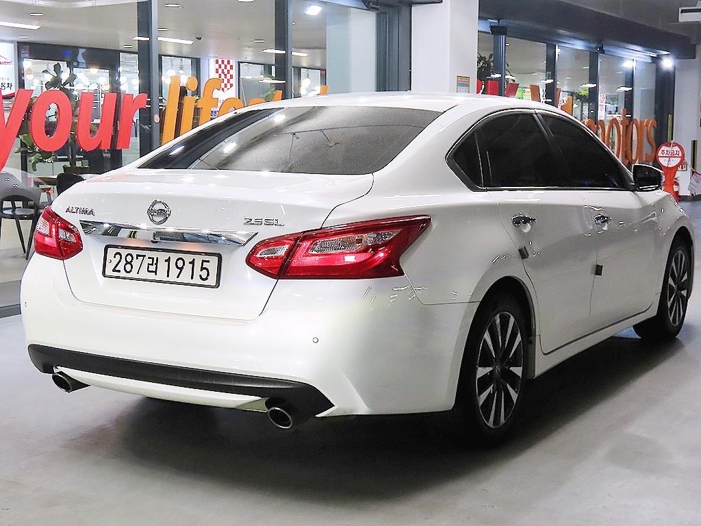 Nissan Altima - Vista 4