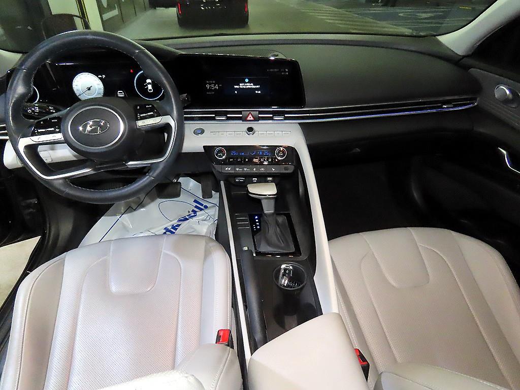 HYUNDAI Avante - Vista 10