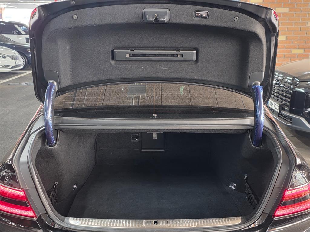 Genesis G90 - Vista 6