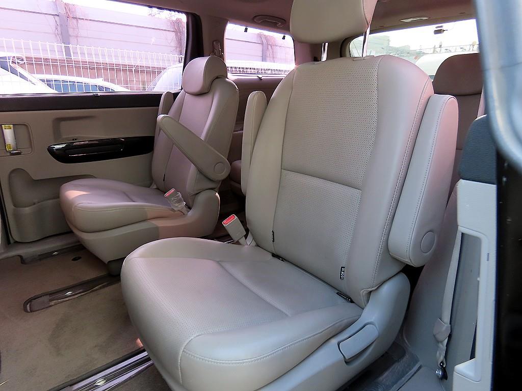 KIA Carnival - Vista 6