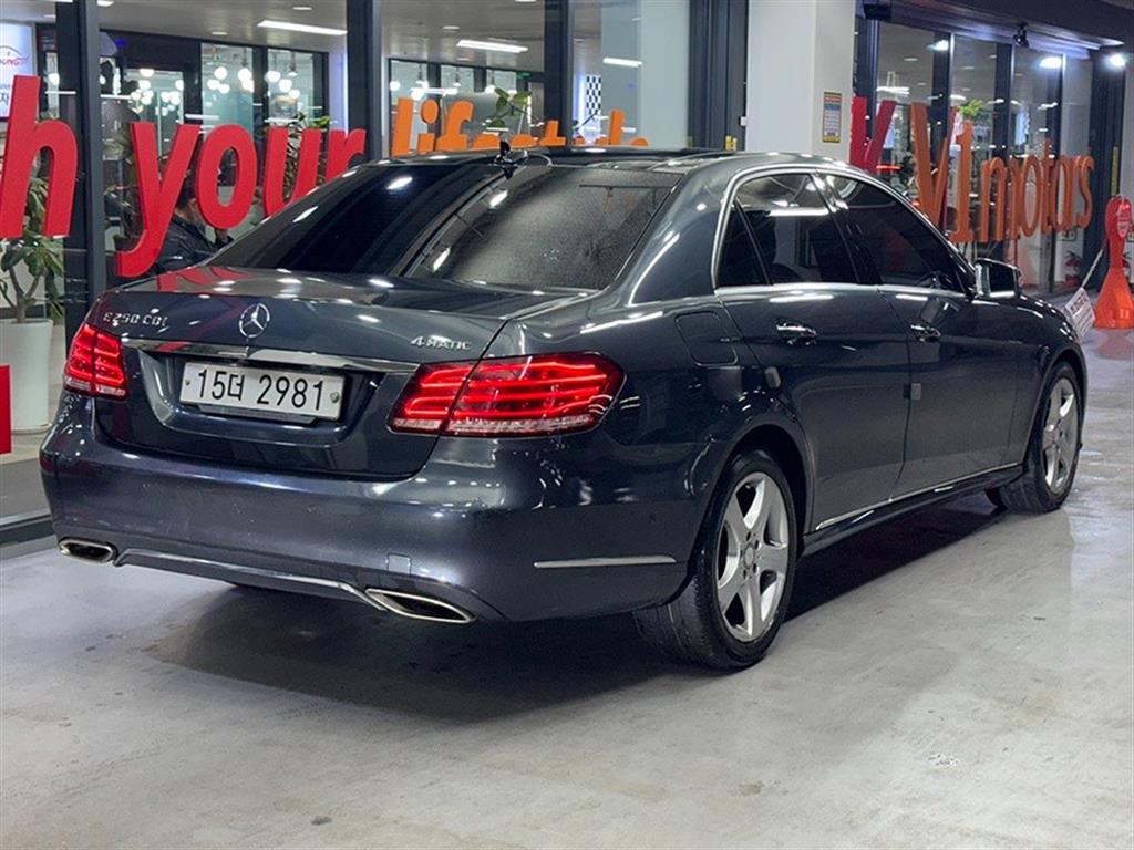 Mercedes Benz E class - Vista 4