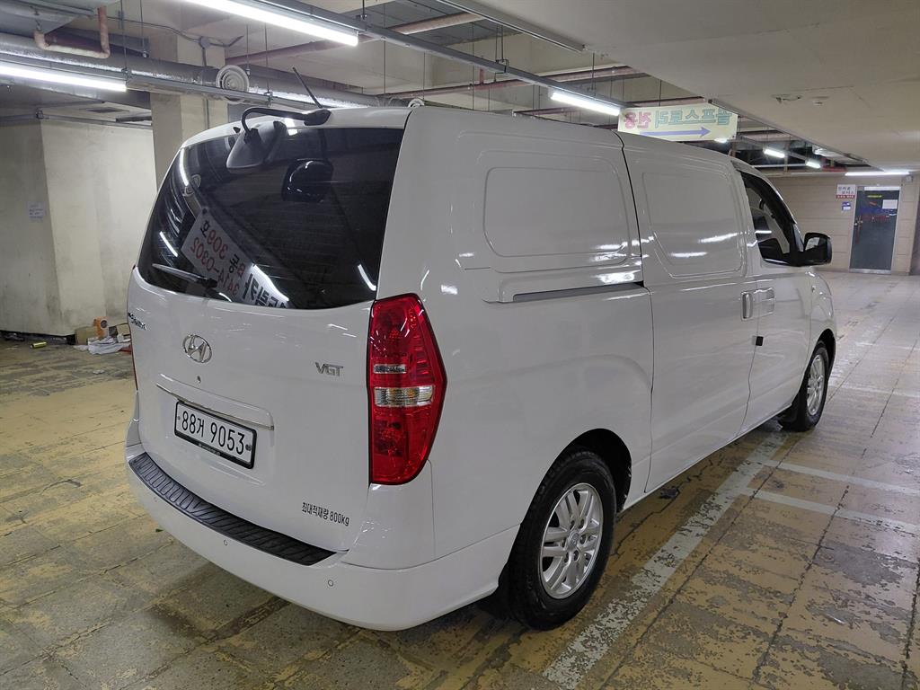 HYUNDAI Starex - Vista 4