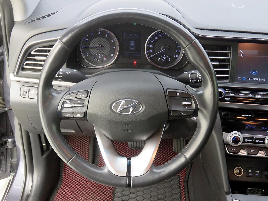 HYUNDAI Avante - Vista 8