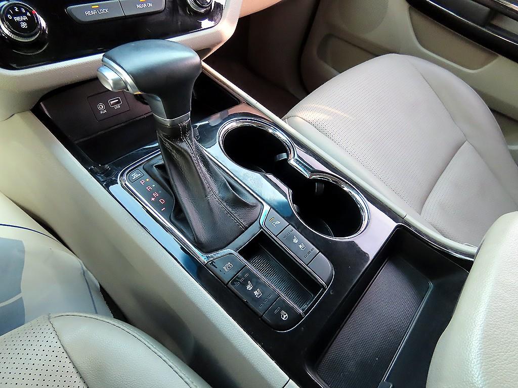 KIA Carnival - Vista 11