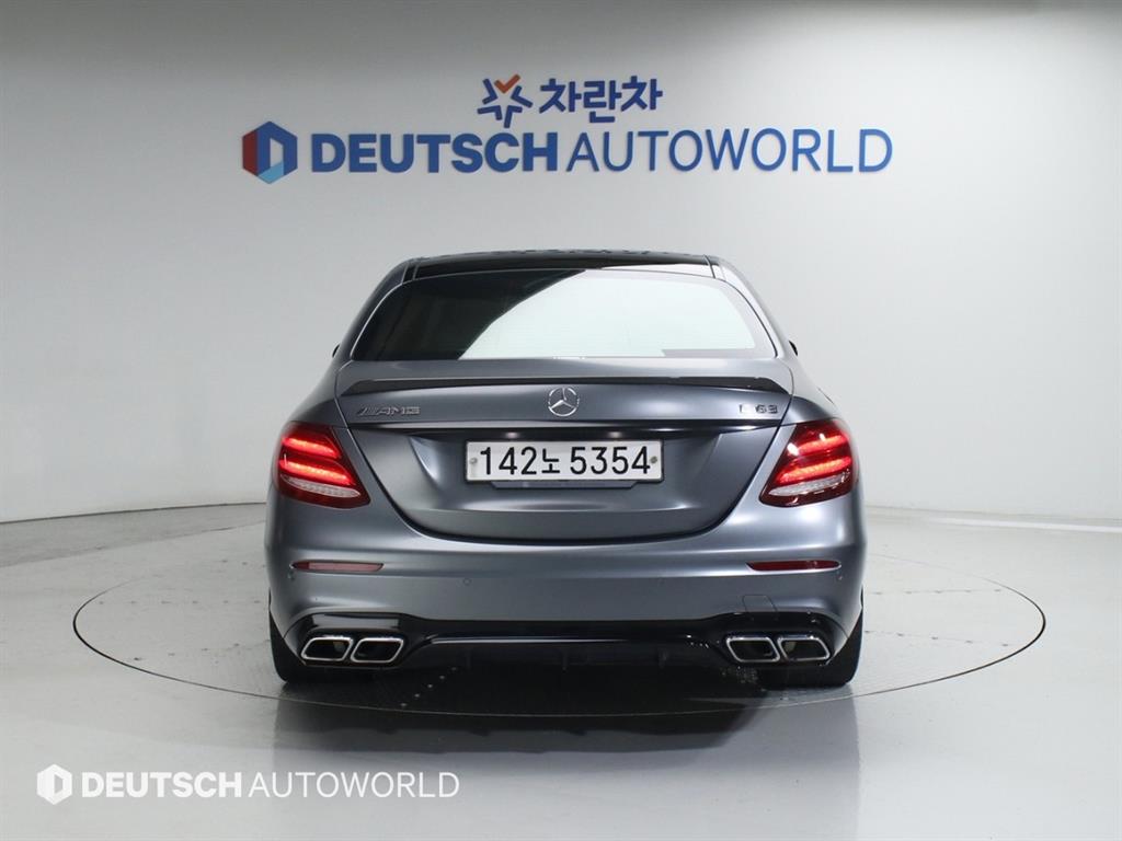 Mercedes Benz E class - Vista 4