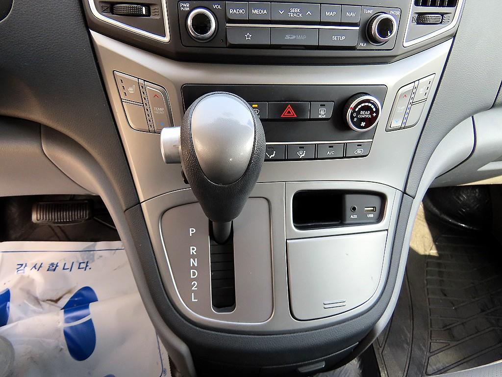 HYUNDAI Starex - Vista 11