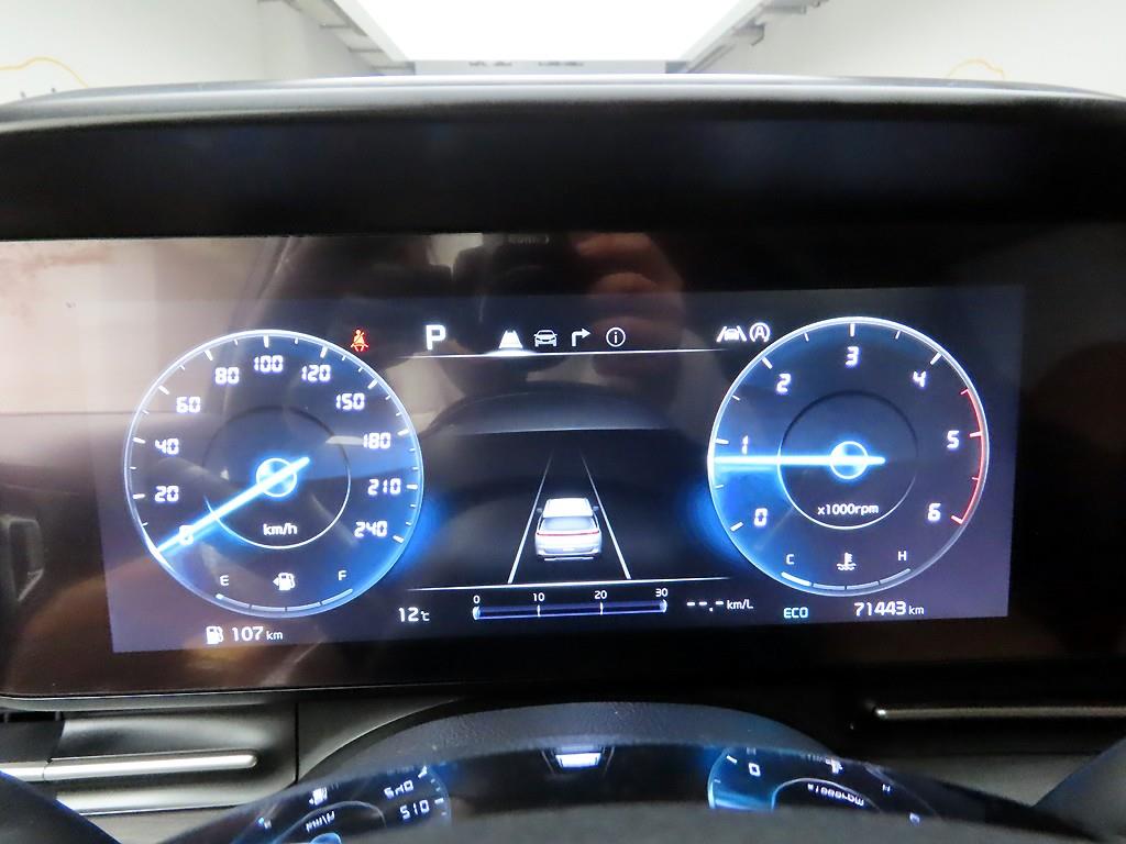 KIA Carnival - Vista 5