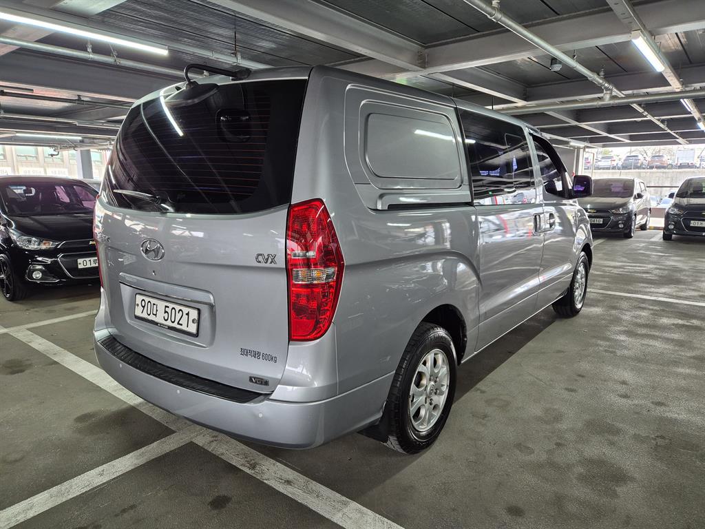 HYUNDAI Starex - Vista 4