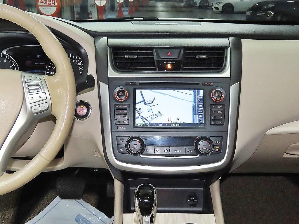 Nissan Altima - Vista 11