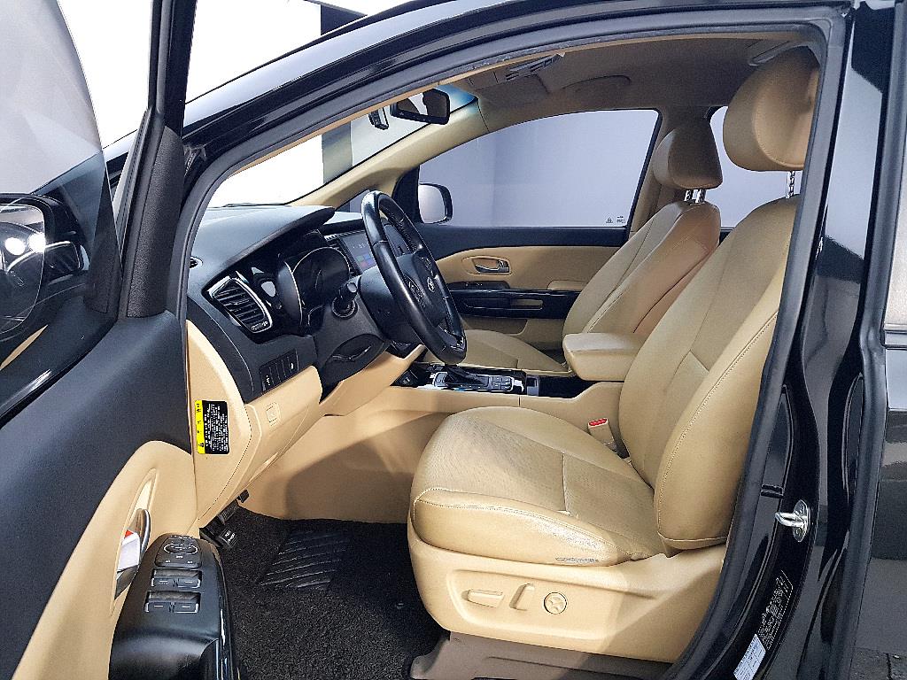 KIA Carnival - Vista 8