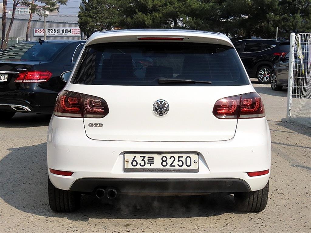 Volkswagen Golf - Vista 4