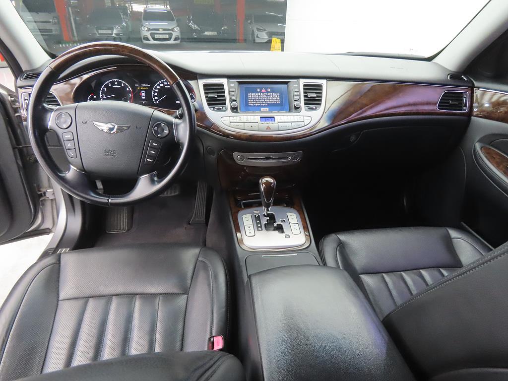 HYUNDAI Genesis - Vista 7