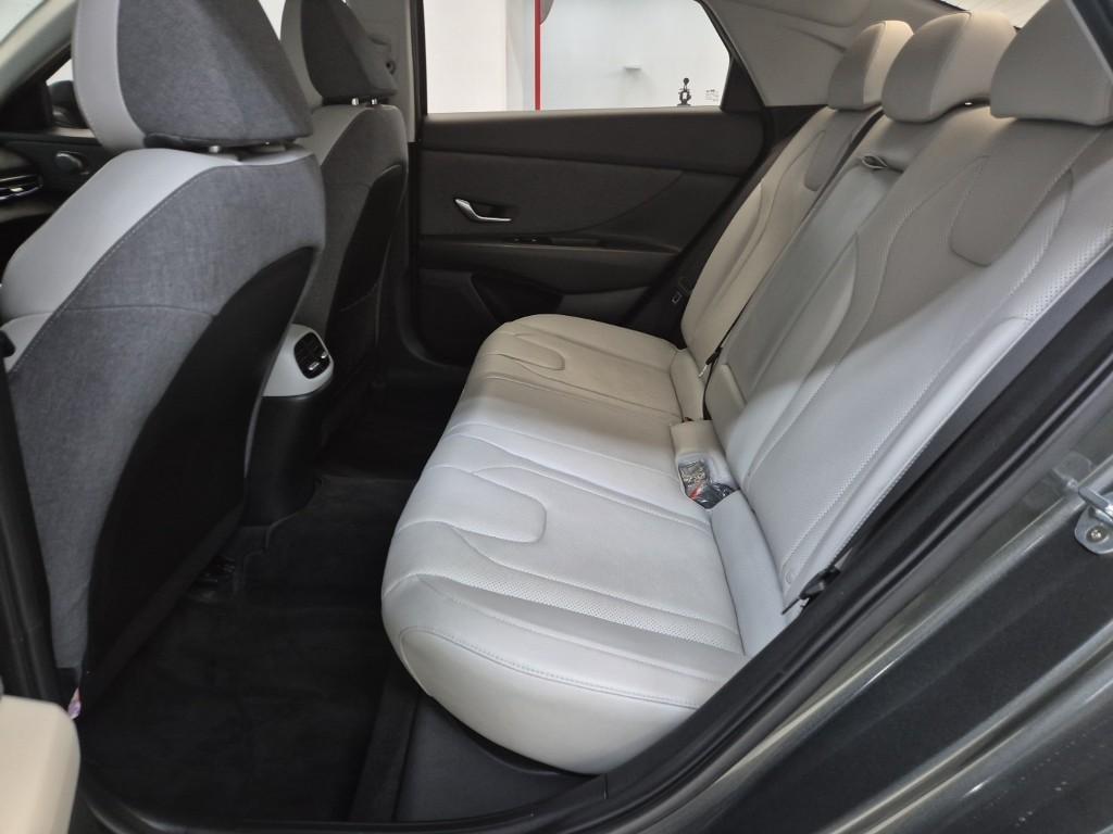 HYUNDAI Avante - Vista 12