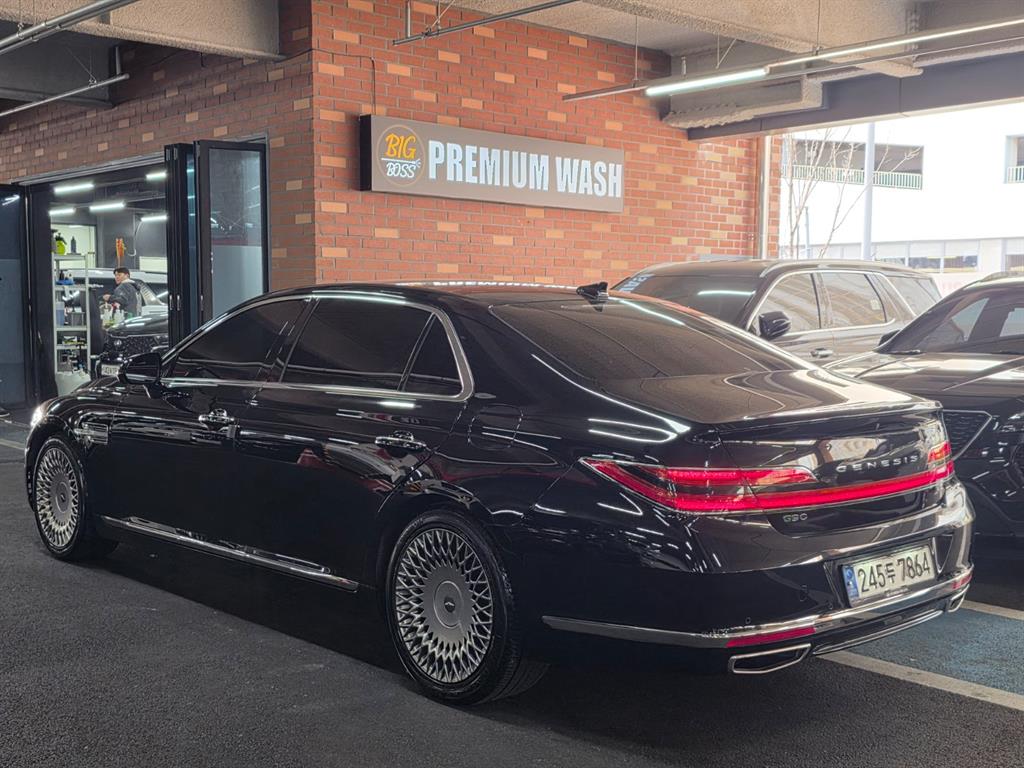 Genesis G90 - Vista 4