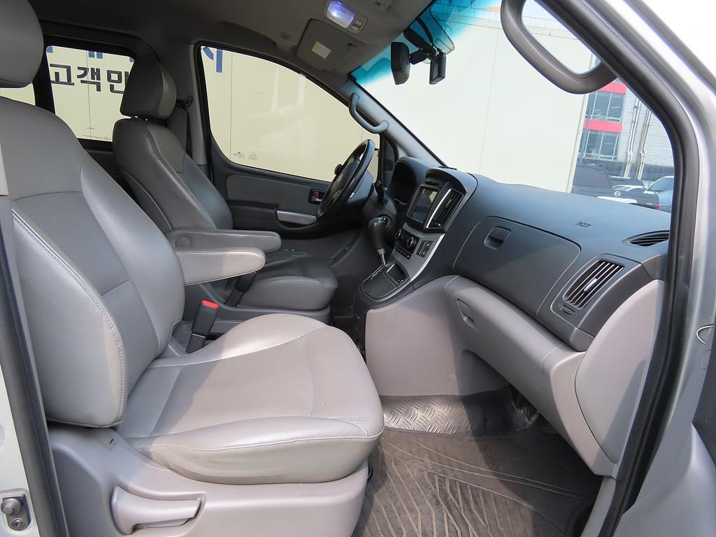 HYUNDAI Starex - Vista 6