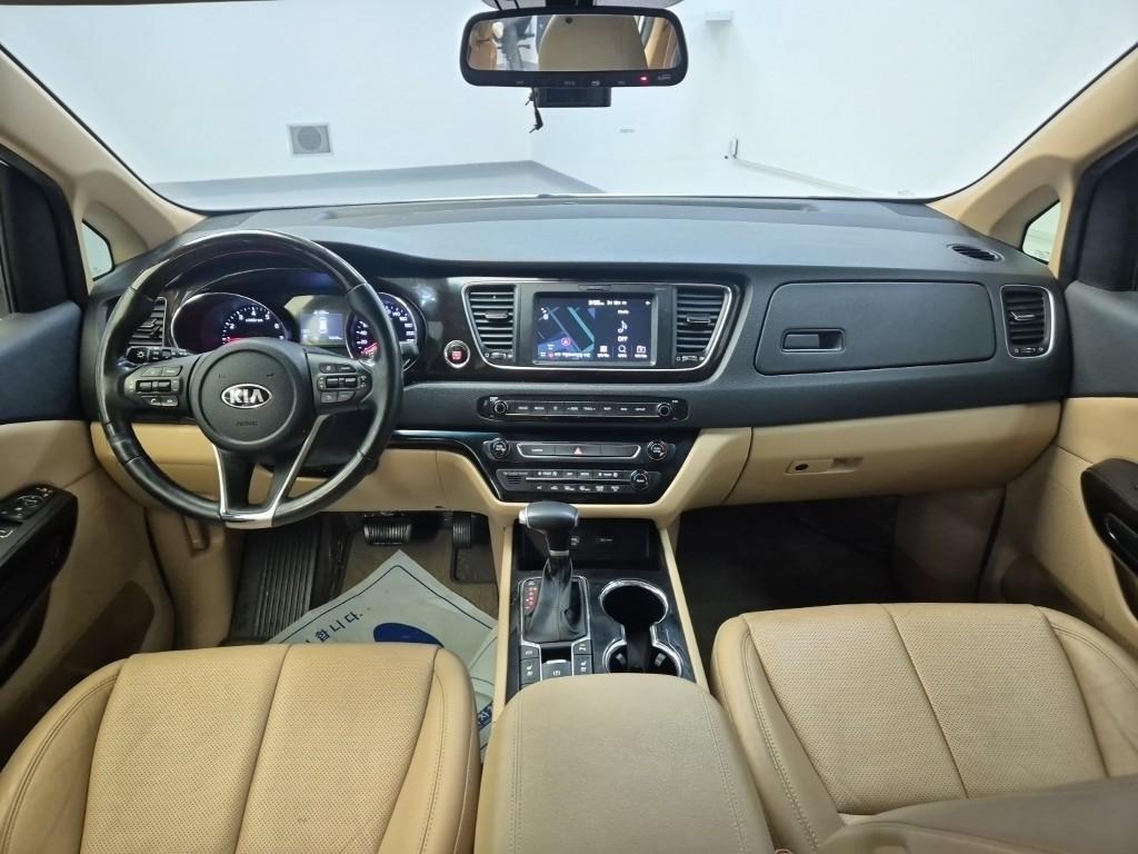 KIA Carnival - Vista 7