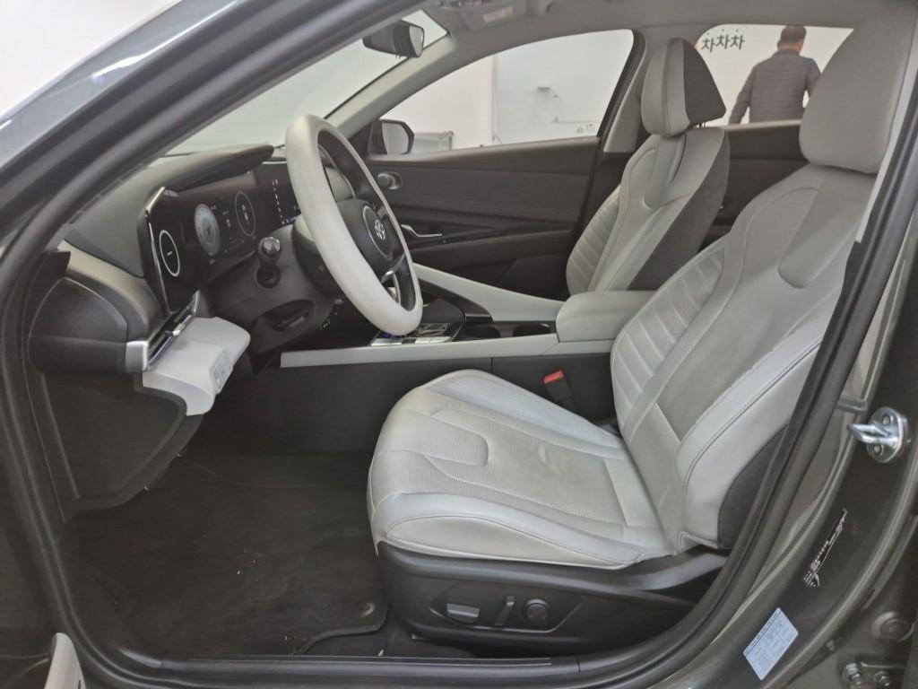 HYUNDAI Avante - Vista 11