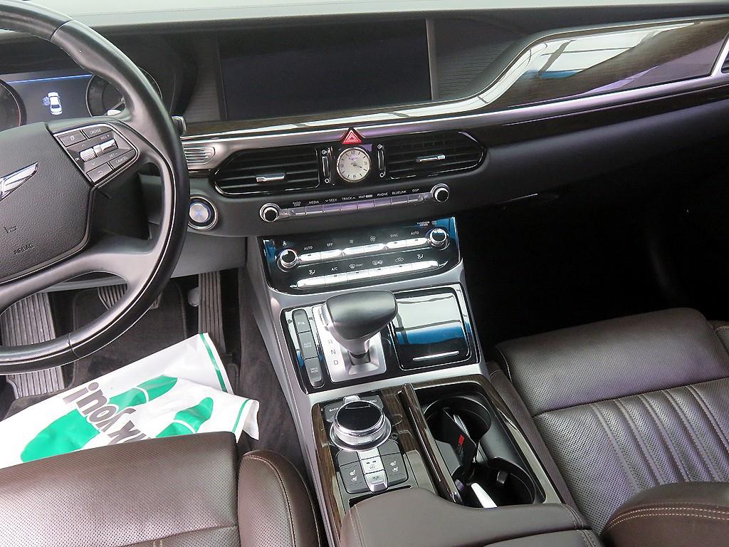 Genesis EQ900 - Vista 12