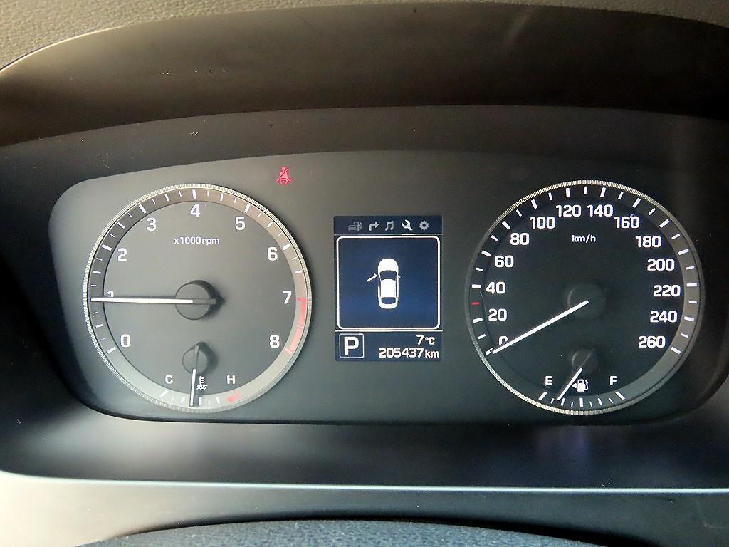 HYUNDAI Sonata - Vista 9