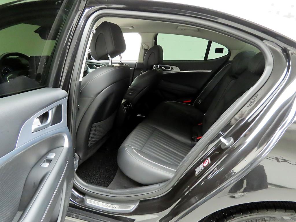 Genesis G70 - Vista 12