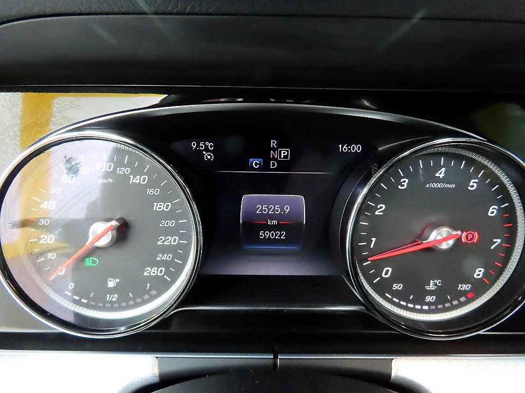 Mercedes Benz E class - Vista 8