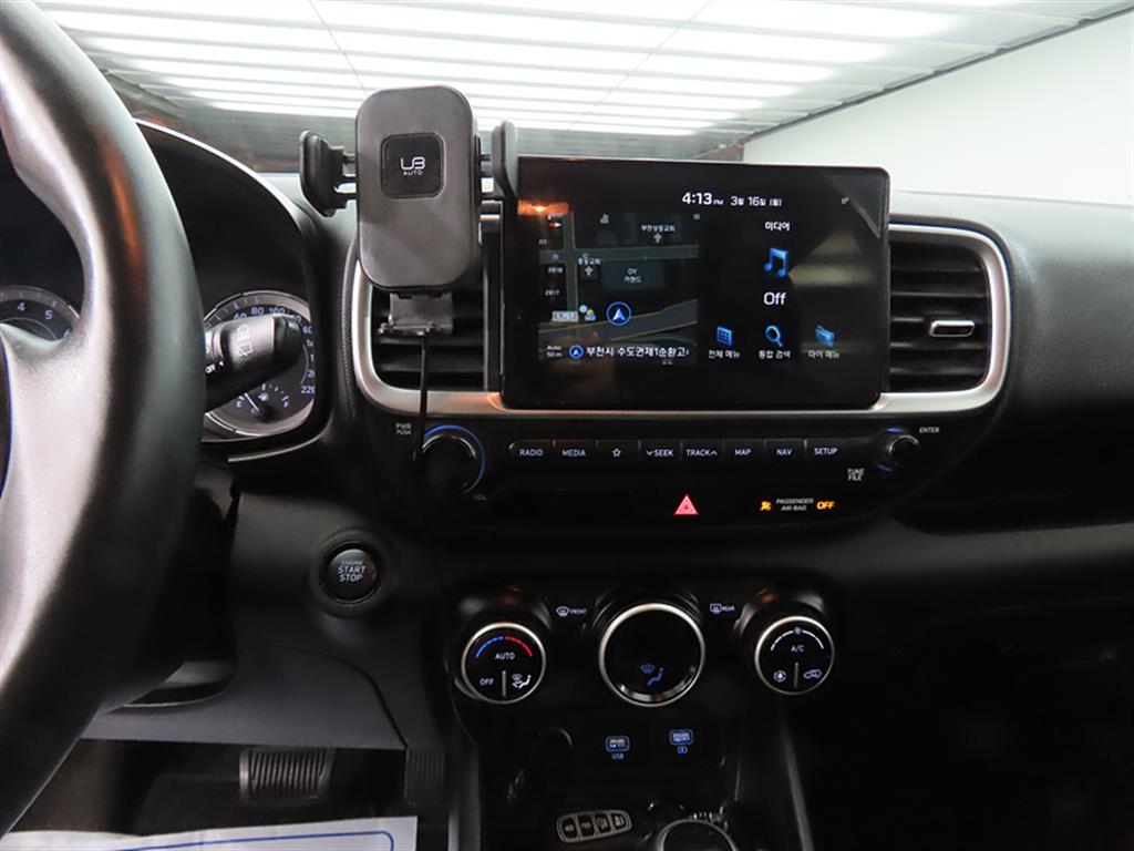 HYUNDAI Venue - Vista 12