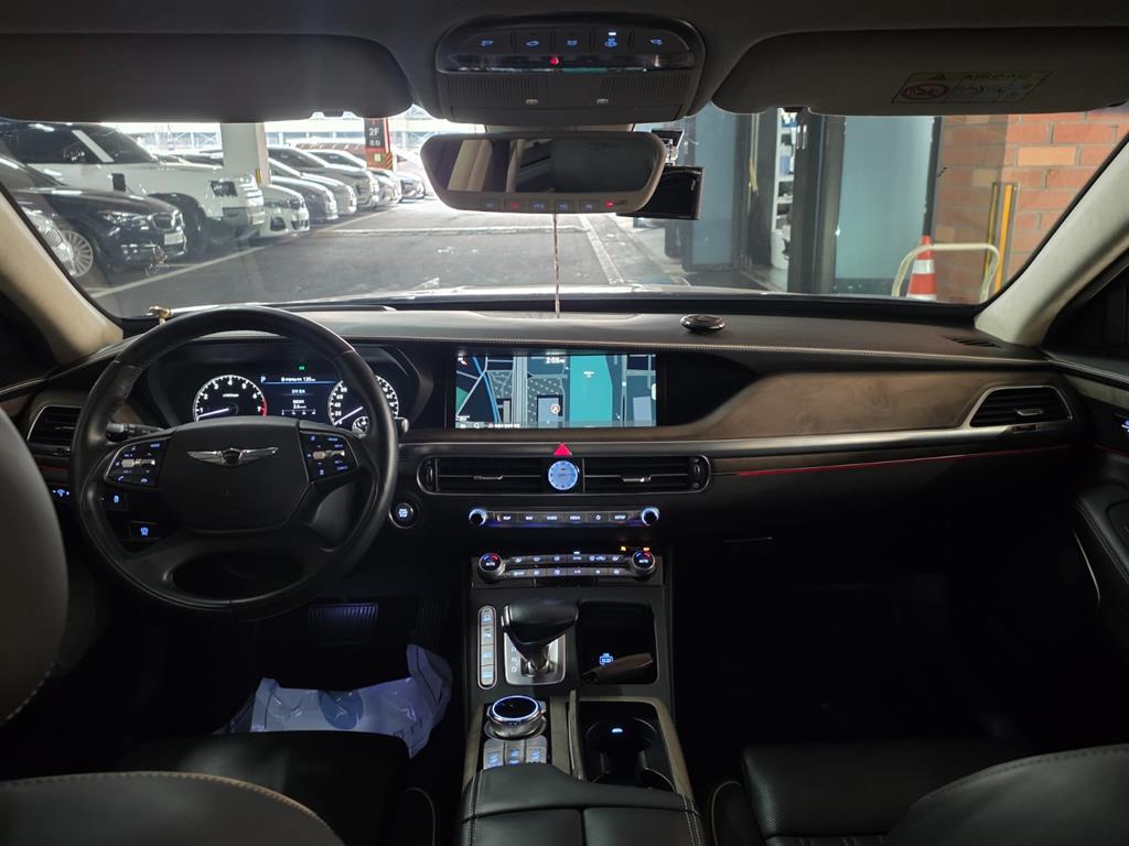 Genesis G90 - Vista 10