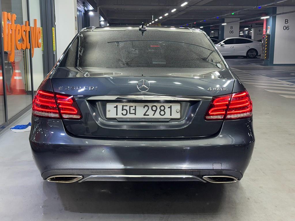 Mercedes Benz E class - Vista 5