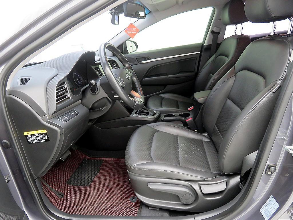 HYUNDAI Avante - Vista 5