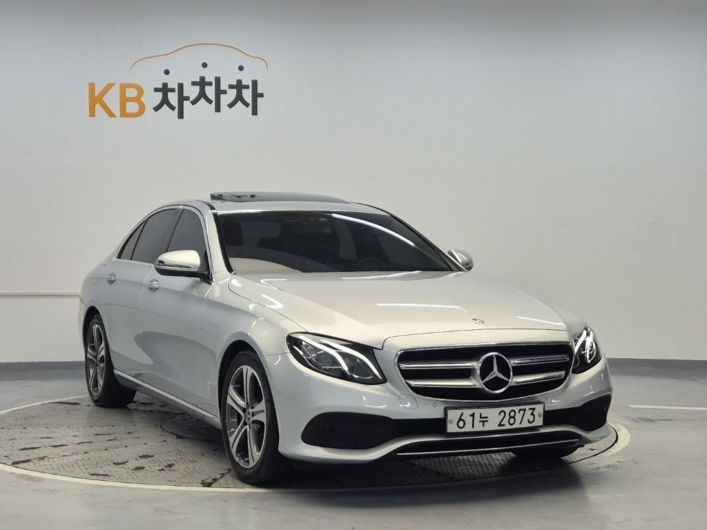 Mercedes Benz E class - Vista 4