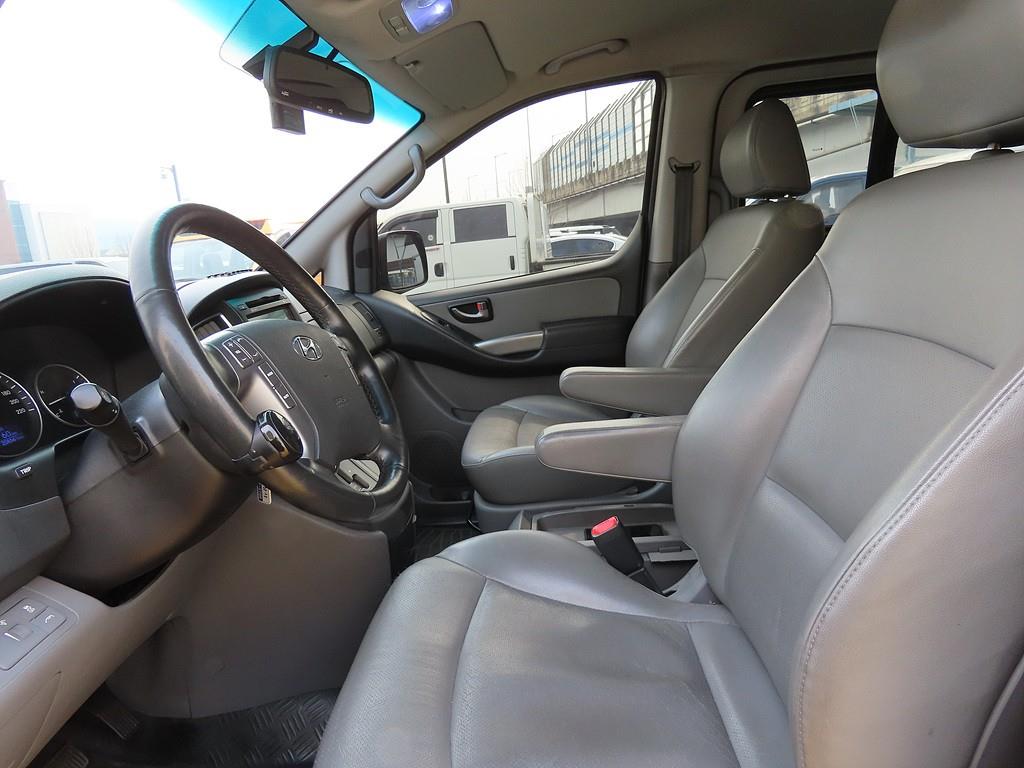 HYUNDAI Starex - Vista 9