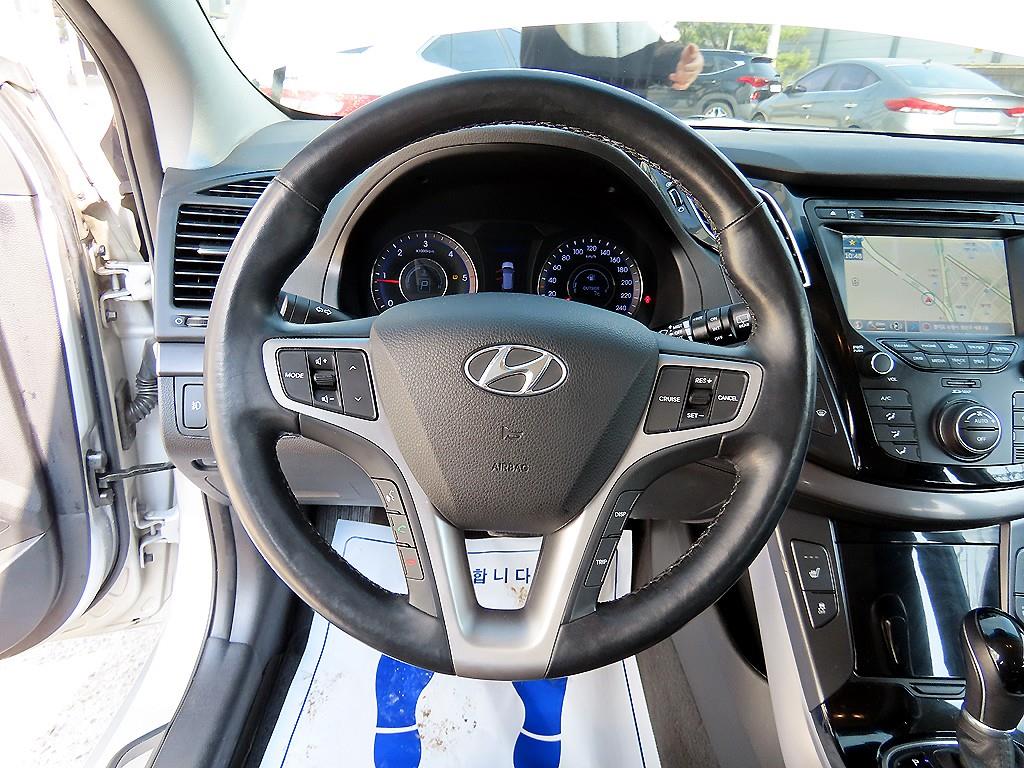 HYUNDAI i40 - Vista 8