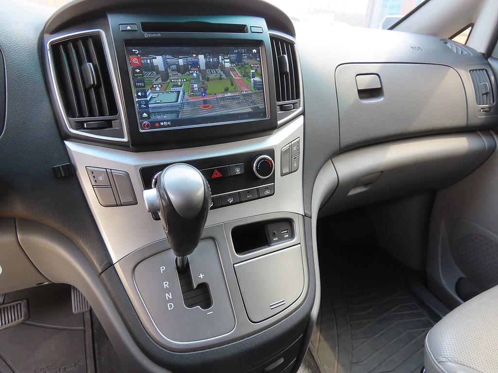 HYUNDAI Starex - Vista 10