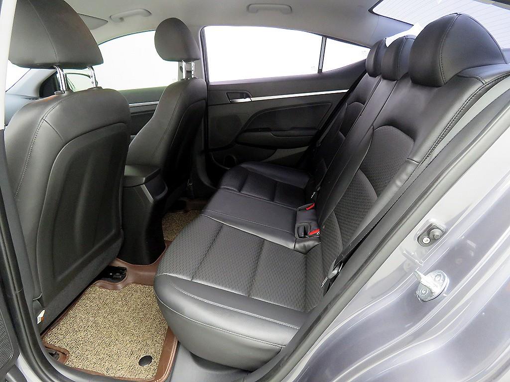 HYUNDAI Avante - Vista 6