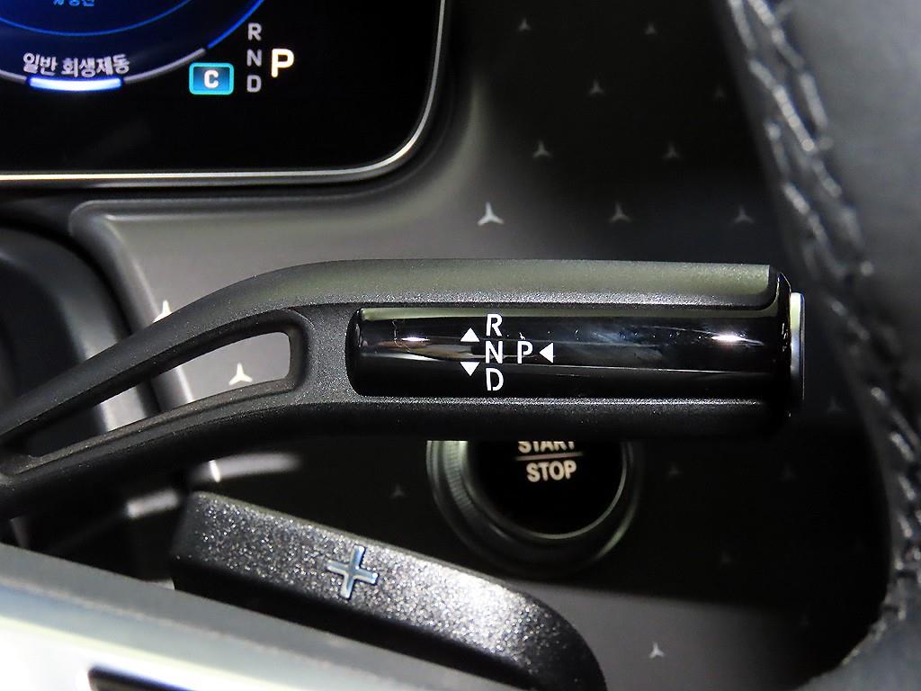 Mercedes Benz EQE - Vista 12