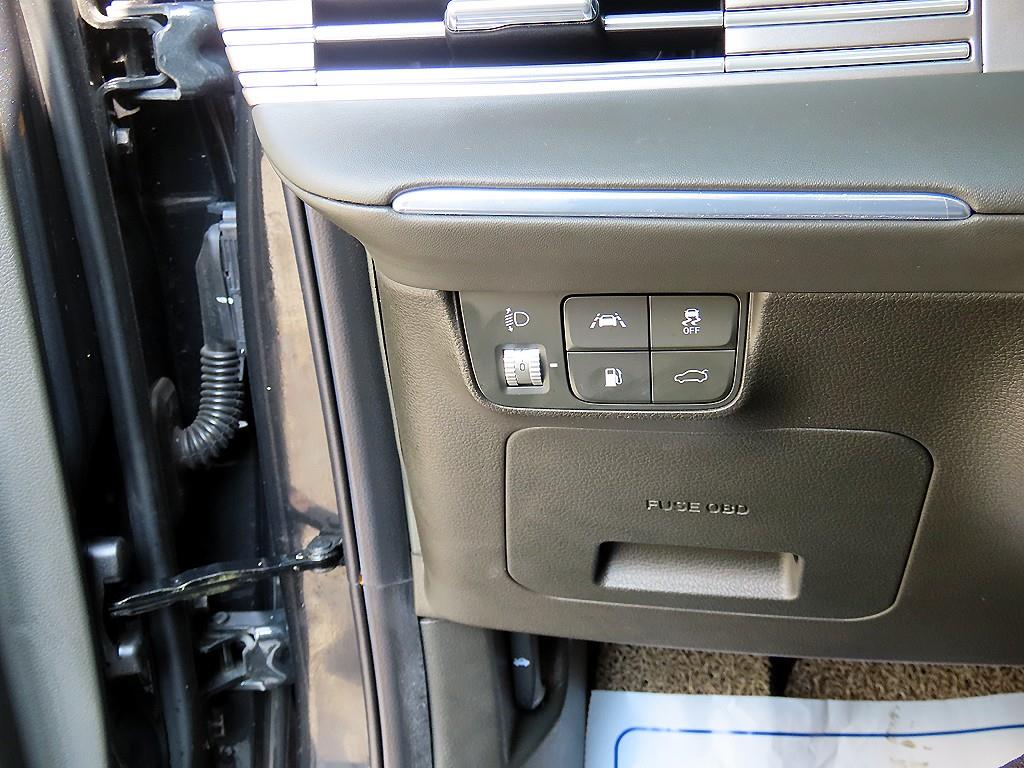 HYUNDAI Grandeur - Vista 12